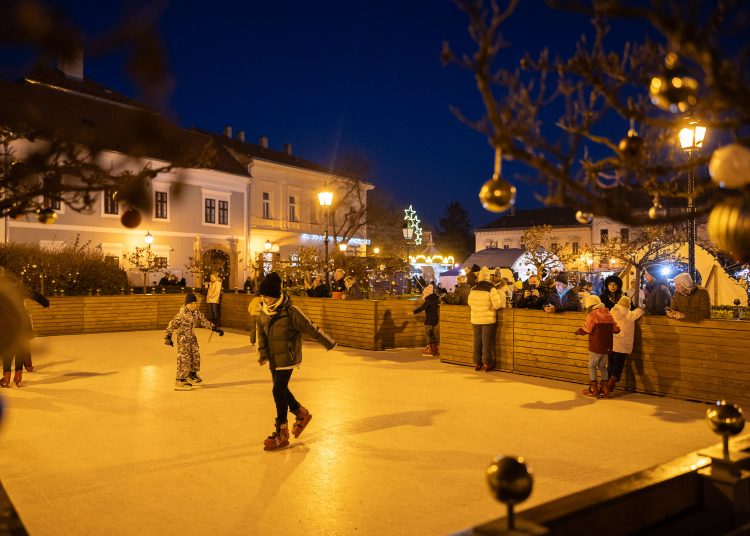 Ilyen volt az adventi gyertyagyújtás – képek