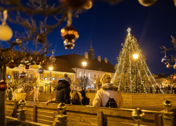 Ilyen volt az adventi gyertyagyújtás – képek