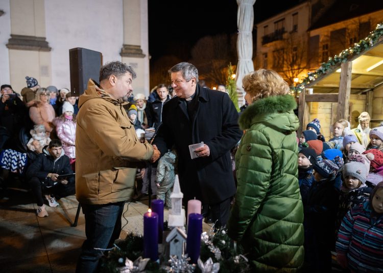 Ilyen volt az adventi gyertyagyújtás – képek