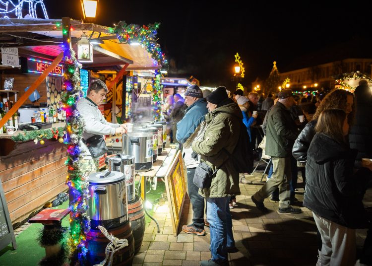 Ilyen volt az adventi gyertyagyújtás – képek