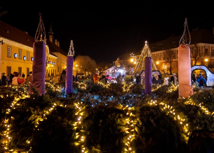 Ilyen volt az adventi gyertyagyújtás – képek