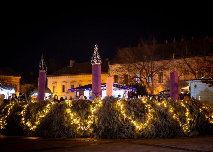 Ilyen volt az adventi gyertyagyújtás – képek