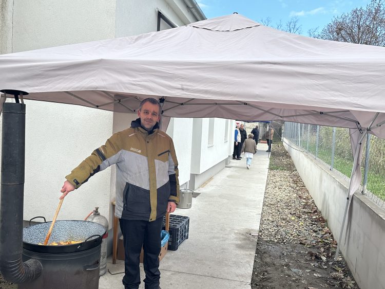 Így zajlott az Önkéntesek napja a hajléktalanszállón – videóval