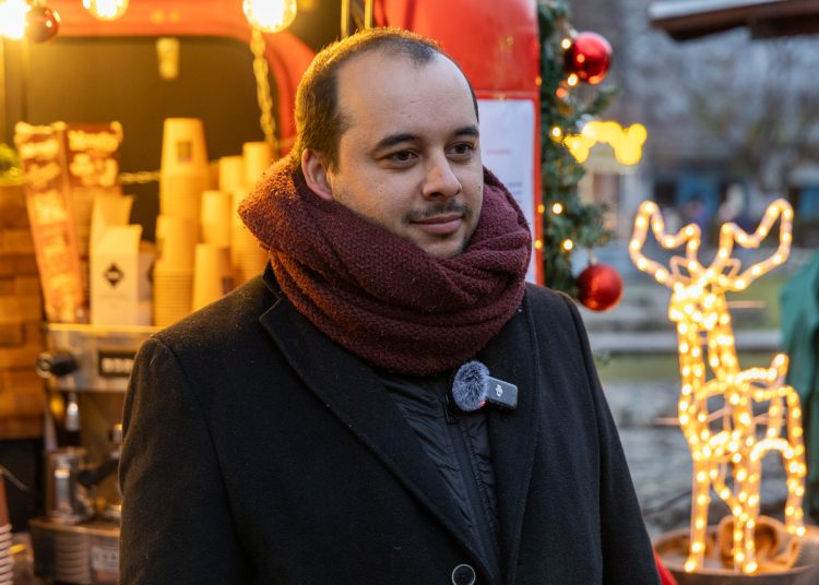 Vasárnap Kovács András operaénekes is ellátogatott a főtérre – videóval