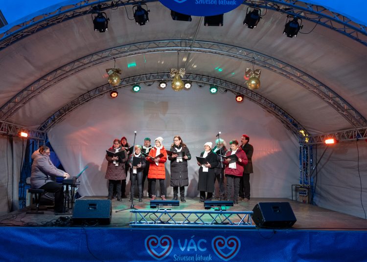 Galéria a vasárnapi közös éneklésről