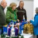 Élelmiszert osztott a váci önkormányzat a rászorulóknak – képekkel