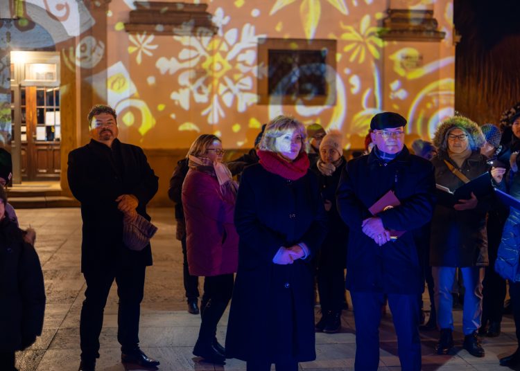 A polgármester és a püspök közösen gyújtotta meg a negyedik gyertyát – képekkel