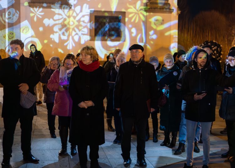 A polgármester és a püspök közösen gyújtotta meg a negyedik gyertyát – képekkel