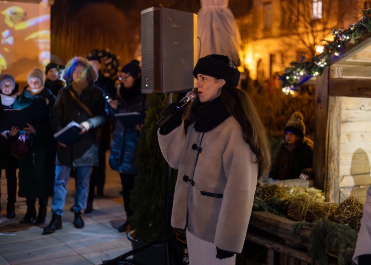 A polgármester és a püspök közösen gyújtotta meg a negyedik gyertyát – képekkel