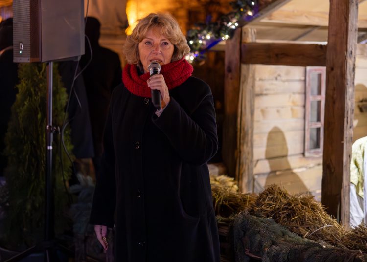 A polgármester és a püspök közösen gyújtotta meg a negyedik gyertyát – képekkel