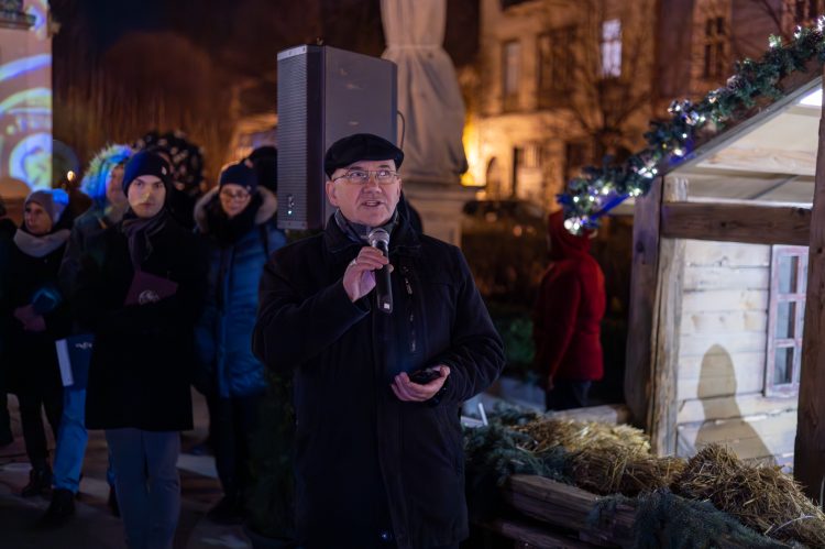 A polgármester és a püspök közösen gyújtotta meg a negyedik gyertyát – képekkel