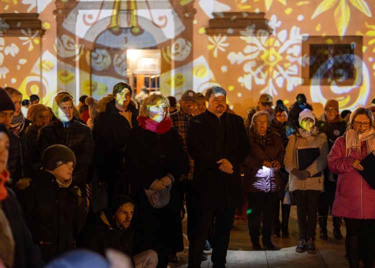 A polgármester és a püspök közösen gyújtotta meg a negyedik gyertyát – képekkel