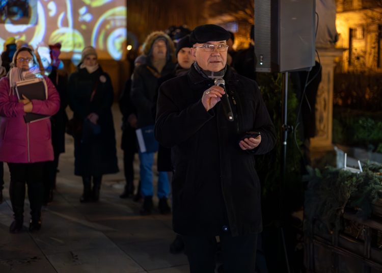 A polgármester és a püspök közösen gyújtotta meg a negyedik gyertyát – képekkel