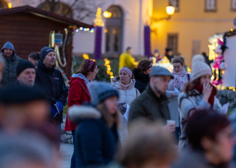 Galéria a vasárnapi közös éneklésről