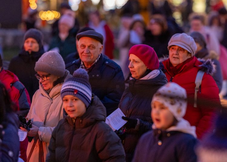 Galéria a vasárnapi közös éneklésről