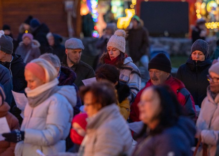 Galéria a vasárnapi közös éneklésről