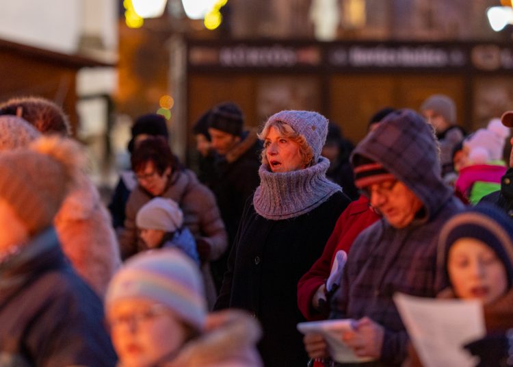 Galéria a vasárnapi közös éneklésről