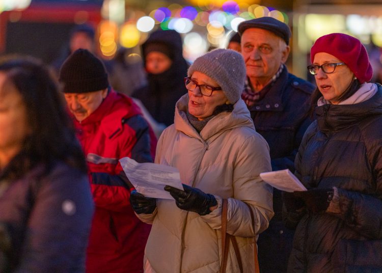 Galéria a vasárnapi közös éneklésről