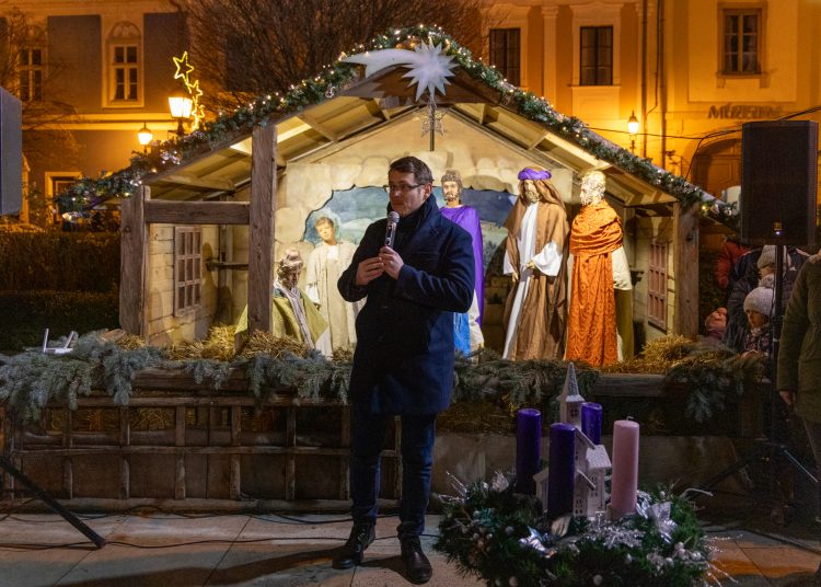 Ilyen volt az adventi gyertyagyújtás – videóval és képekkel