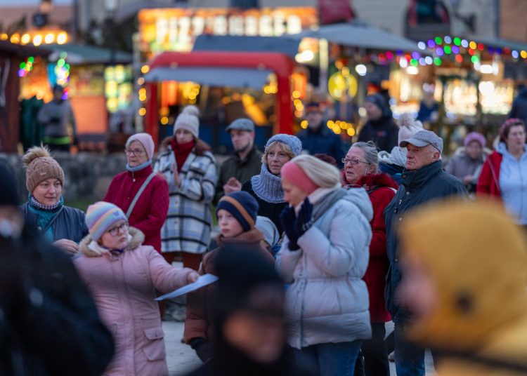 Galéria a vasárnapi közös éneklésről
