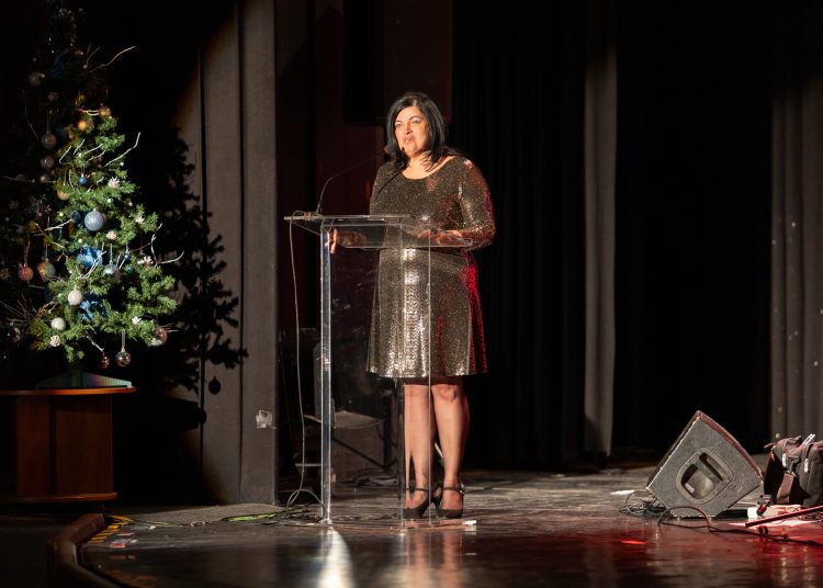 Máté Péterrel ünnepelték a karácsonyt a váci idősek – galéria