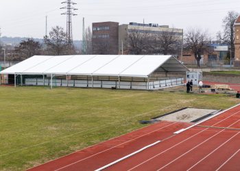 Fedett korcsolyapálya nyílik a Vanyek Béla Sportcentrumban – videó
