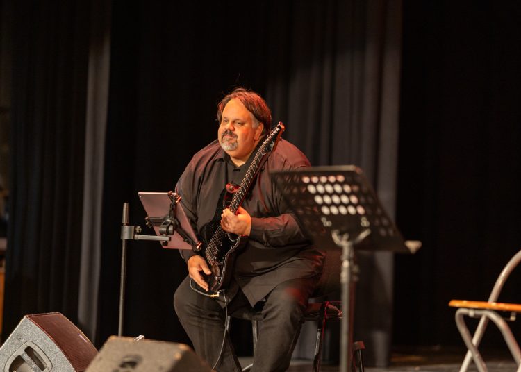 Máté Péterrel ünnepelték a karácsonyt a váci idősek – galéria