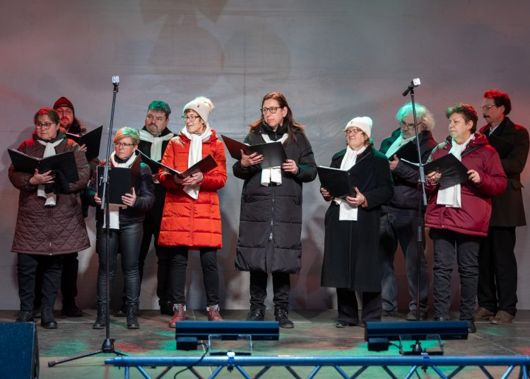 Galéria a vasárnapi közös éneklésről