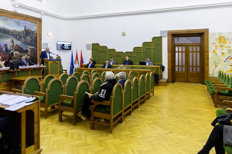 Az Összefogás szerint támogatni kellene a vendéglátósokat, nem pedig hátráltatni – videó