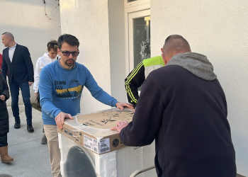 Mosógépet vásároltak a váci tiszások a hajléktalanszállónak – videó