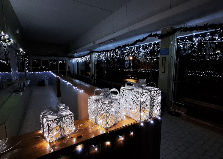 Ünnepi díszekbe öltözött a váci uszoda – galériával