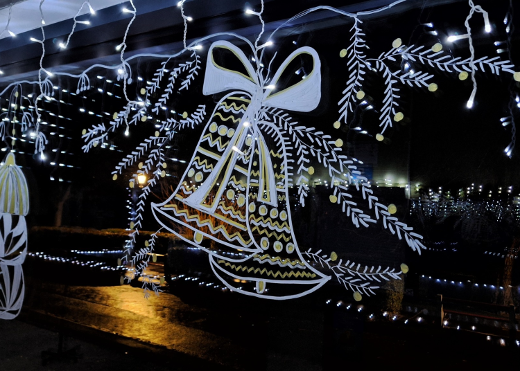 Ünnepi díszekbe öltözött a váci uszoda – galériával