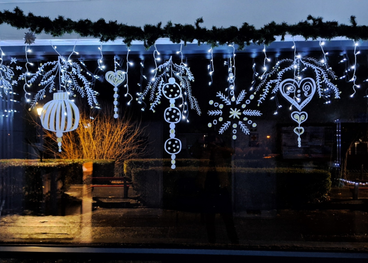 Ünnepi díszekbe öltözött a váci uszoda – galériával