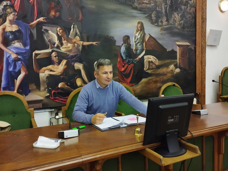 Makrai Zsolt egy Kölcsey utcai lakásra hívta fel a figyelmet