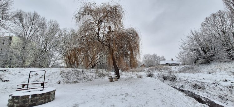 Felhős marad az ég