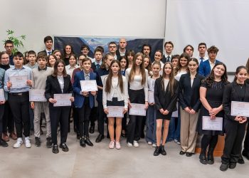 A váci járásból 46 diákot támogat idén a cementgyár – videó