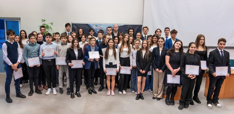 A váci járásból 46 diákot támogat idén a cementgyár – videó