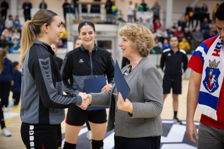 Az EB-bronzérmes váciakat köszöntötte Matkovich Ilona – videó