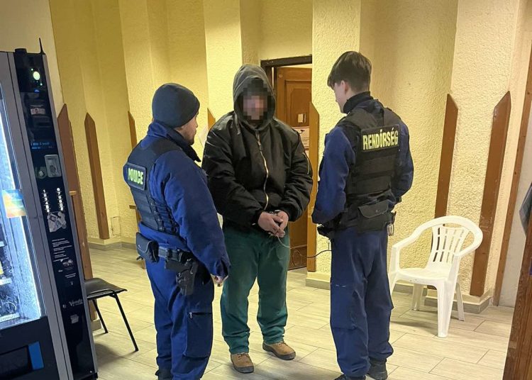 Átfúrta magát a plafonon, hogy hajszárítót lopjon, a váci rendőrök elkapták