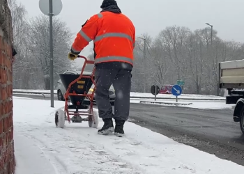 Hajnal óta dolgoznak a Városfejlesztő munkatársai a havazás miatt