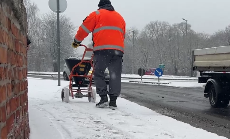 Hajnal óta dolgoznak a Városfejlesztő munkatársai a havazás miatt