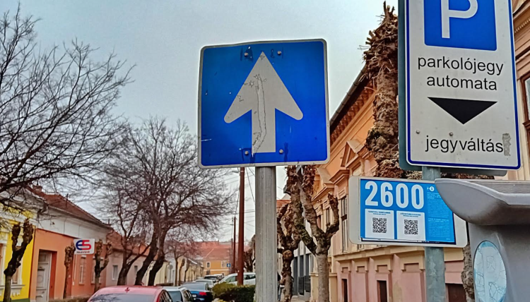 QR-kód leolvasásával érhetők el a friss parkolási információk