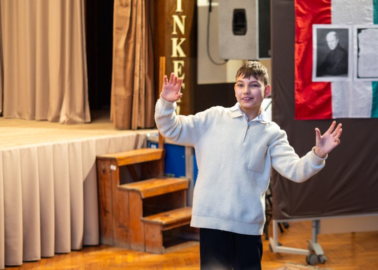 Verses mesemondó verseny volt a Cházár András EGYMI-ben – videóval és galériával