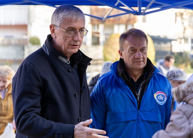 Vácon is féláron osztott gyümölcsöt a DK – galéria