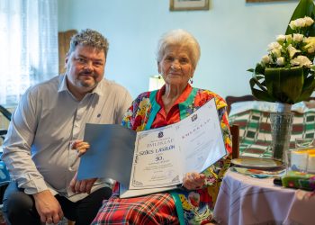 90. születésnapján köszöntötte fel az önkormányzat Margitka nénit – képekkel