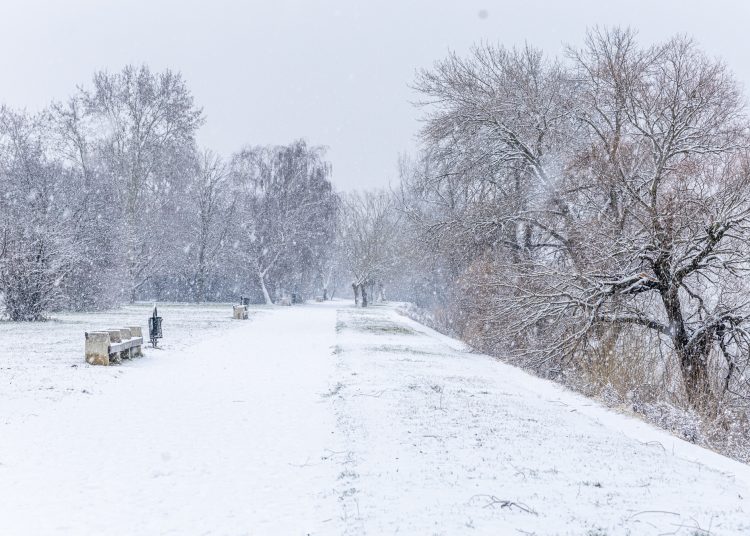 Hólepel borította be Vácot – galéria
