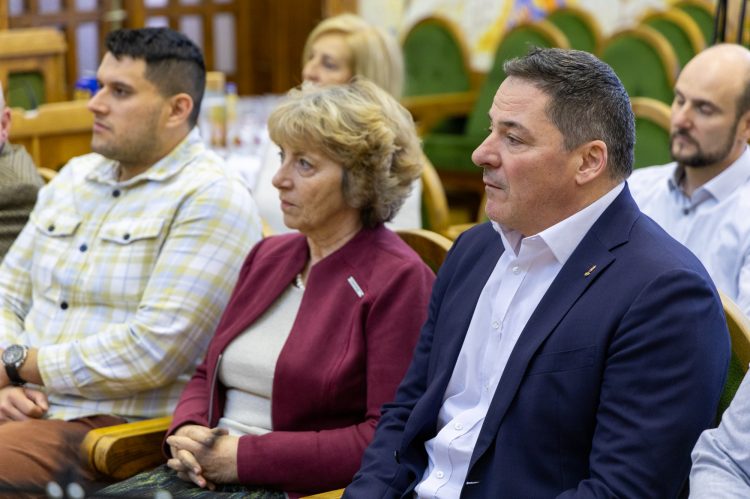 Gyulay Zsolt átvette Vác díszpolgári címét Matkovich Ilonától – galériával