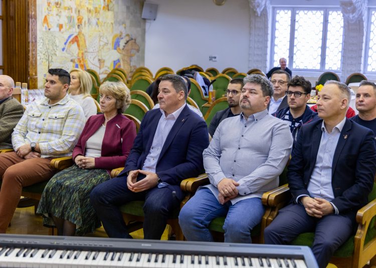 Gyulay Zsolt átvette Vác díszpolgári címét Matkovich Ilonától – galériával