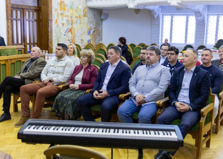 Gyulay Zsolt átvette Vác díszpolgári címét Matkovich Ilonától – galériával