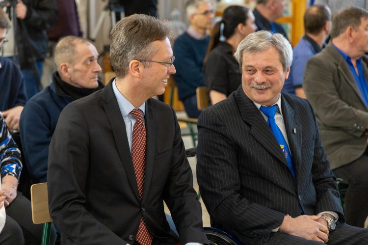 A miniszter személyesen adta át az elismerést a Boronkaynak – videó